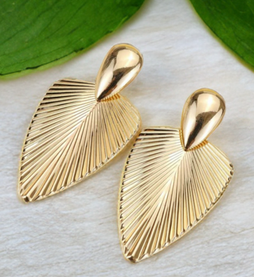 Drop Leaf Earrings – Stainless Steel Korean Design - Add a touch of nature-inspired elegance with our Drop Leaf Earrings, crafted in durable stainless steel for a sleek, modern finish. Perfect for everyday wear or to elevate your evening look.