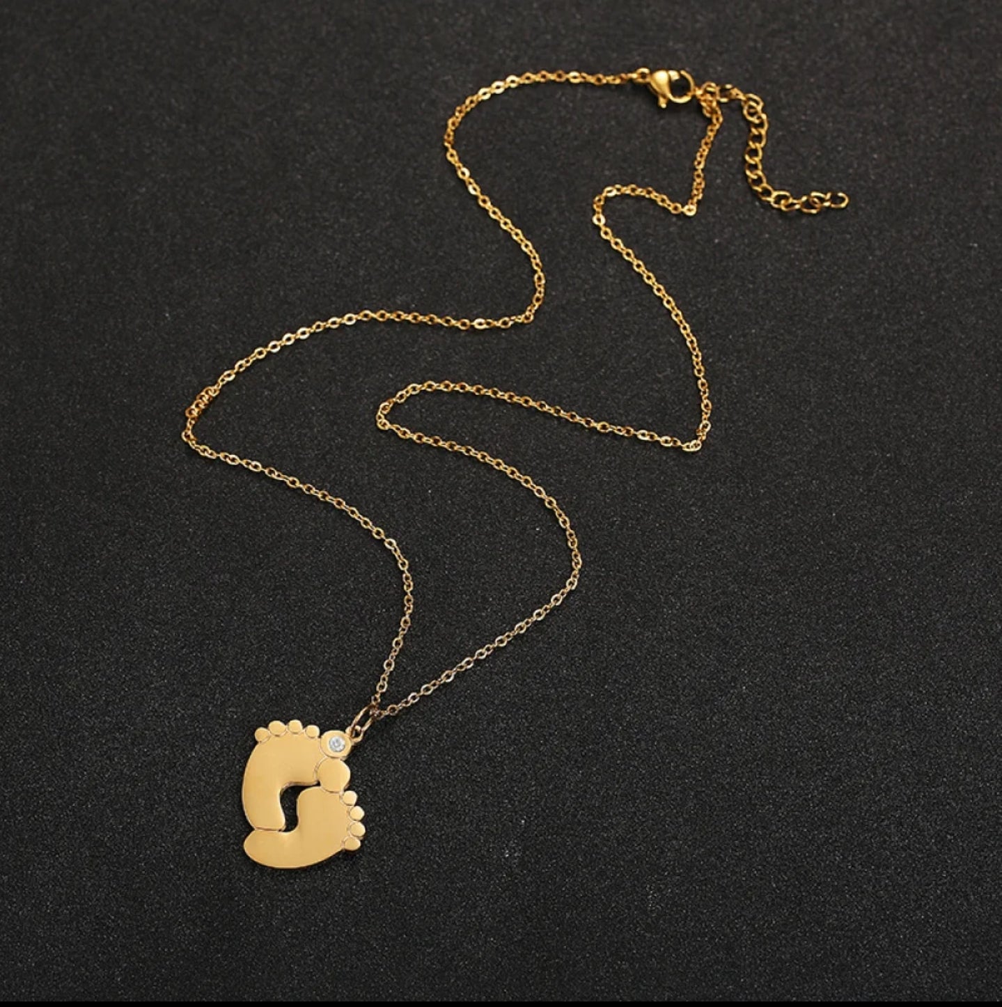 Footprint Necklace – Baby Feet Mother Pendant in 18K Gold Plated 304 Stainless Steel