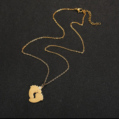 Footprint Necklace – Baby Feet Mother Pendant in 18K Gold Plated 304 Stainless Steel