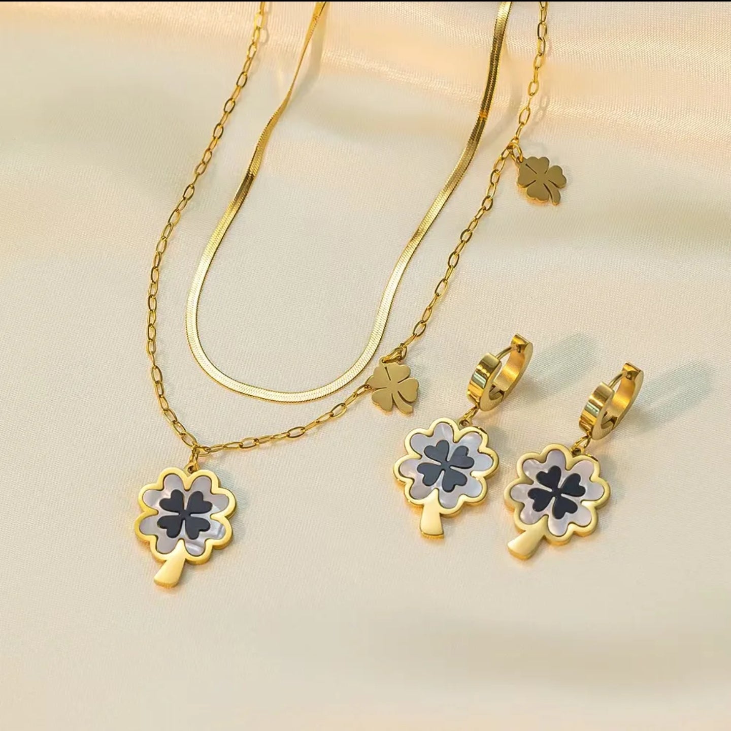 Lou – Blu Black Shell Four-Leaf Clover Jewelry Set | Titanium Stainless Steel with 18K Gold Plating
