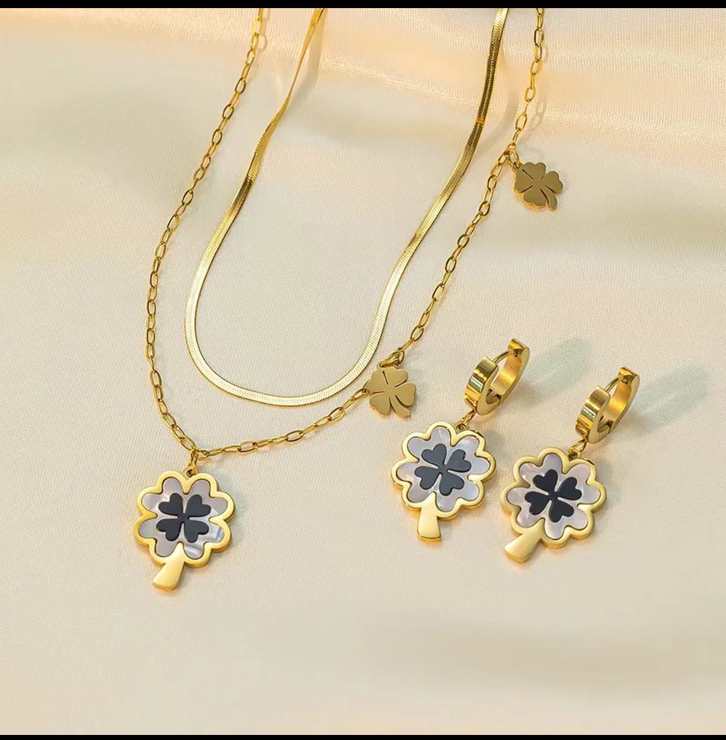 Lou – Blu Black Shell Four-Leaf Clover Jewelry Set | Titanium Stainless Steel with 18K Gold Plating