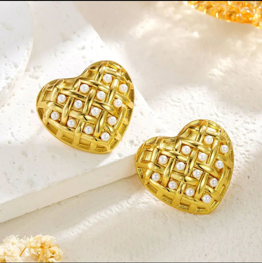 Heart OF Pearl - Exquisite Romantic Light Luxury Stainless Steel Stud Earrings Love Inlaid Pearls Versatile Fashion