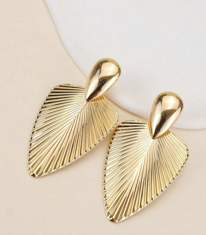 Drop Leaf Earrings – Stainless Steel Korean Design - Add a touch of nature-inspired elegance with our Drop Leaf Earrings, crafted in durable stainless steel for a sleek, modern finish. Perfect for everyday wear or to elevate your evening look.