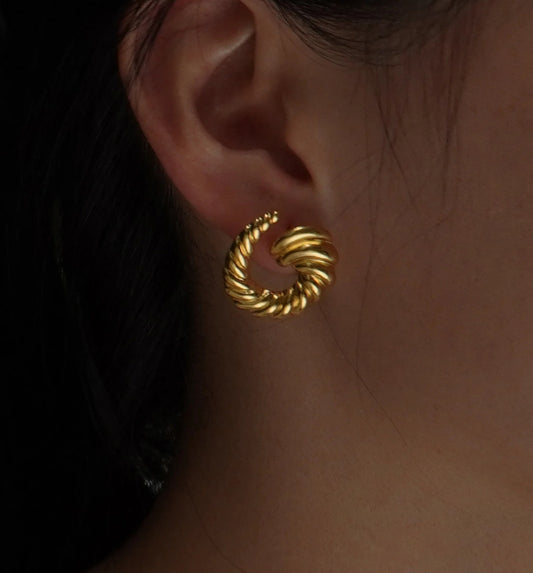 ✨ Vintage Glow Round Ring Stud Earrings – 18K Gold Plated Stainless Steel