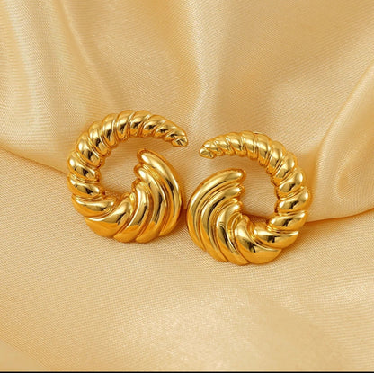 ✨ Vintage Glow Round Ring Stud Earrings – 18K Gold Plated Stainless Steel