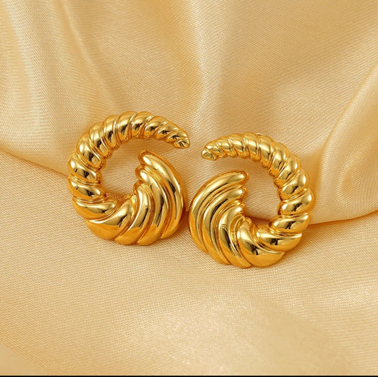 ✨ Vintage Glow Round Ring Stud Earrings – 18K Gold Plated Stainless Steel