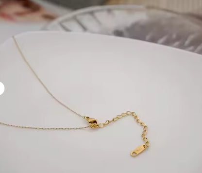 Single Pearl Necklace – Baroque Freshwater Pearl on 18K Gold-Plated Stainless-Steel Chain