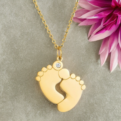 Footprint Necklace – Baby Feet Mother Pendant in 18K Gold Plated 304 Stainless Steel