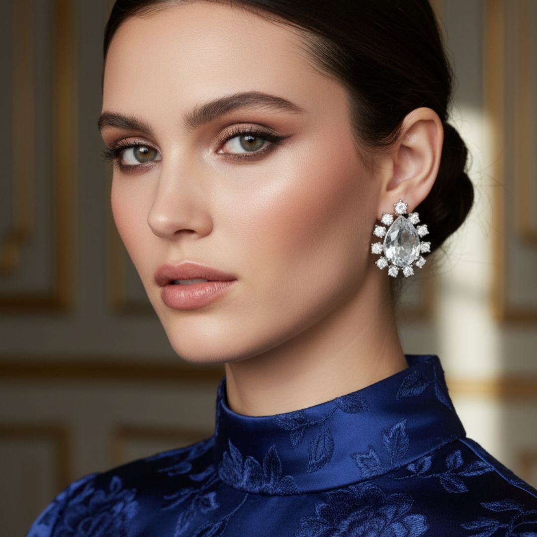 AD Stud Earrings Twinkling Star - In Brass