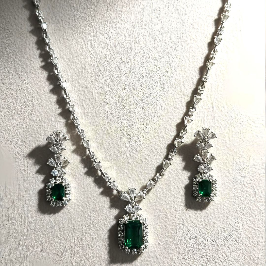 Modern Green Necklace and Earrings Set in Silver Plating for Women