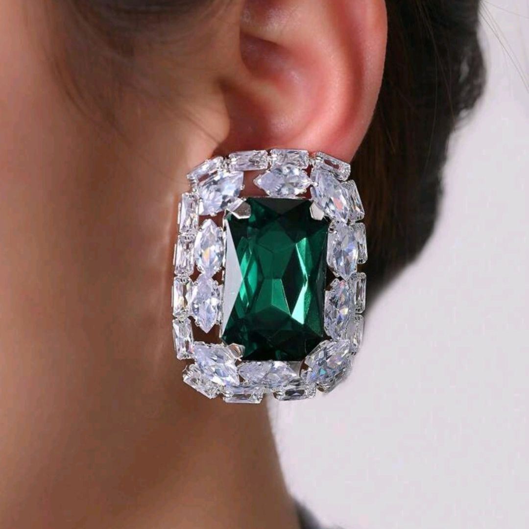💚Clip-on Emerald Stud - Silver Geometric Crystal Clip-On Earrings