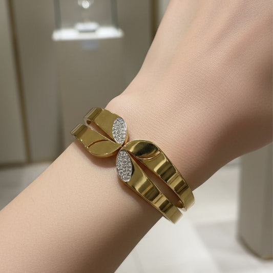 Exquisite Gold-Plated Stainless-Steel Bangle – Premium Shine