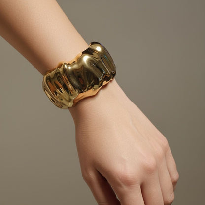 Patterned Stainless-Steel Bangle – Elegant Detailing, Lasting Shine