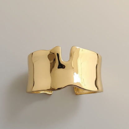 Hook Clamp Stainless-Steel Cuffs – Chic Strength with Sleek Design