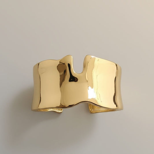 Hook Clamp Stainless-Steel Cuffs – Chic Strength with Sleek Design