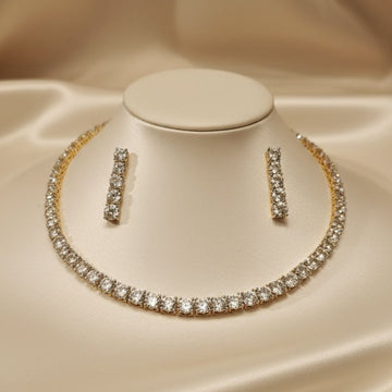 The Golden Show Stopper – Timeless Radiance in Gold Polish