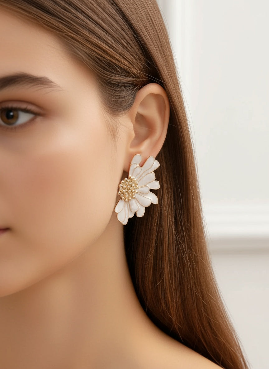 🌸Flo Beat Earrings - Fashionable Floral Half-Dipped White Flower Earrings