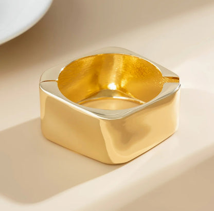 Square-Edge Stainless-Steel Cuff – Modern Geometry, Refined Finish