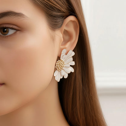 Fashionable Floral Half-Dipped White Flower Earrings🌸Flo Beat Earrings