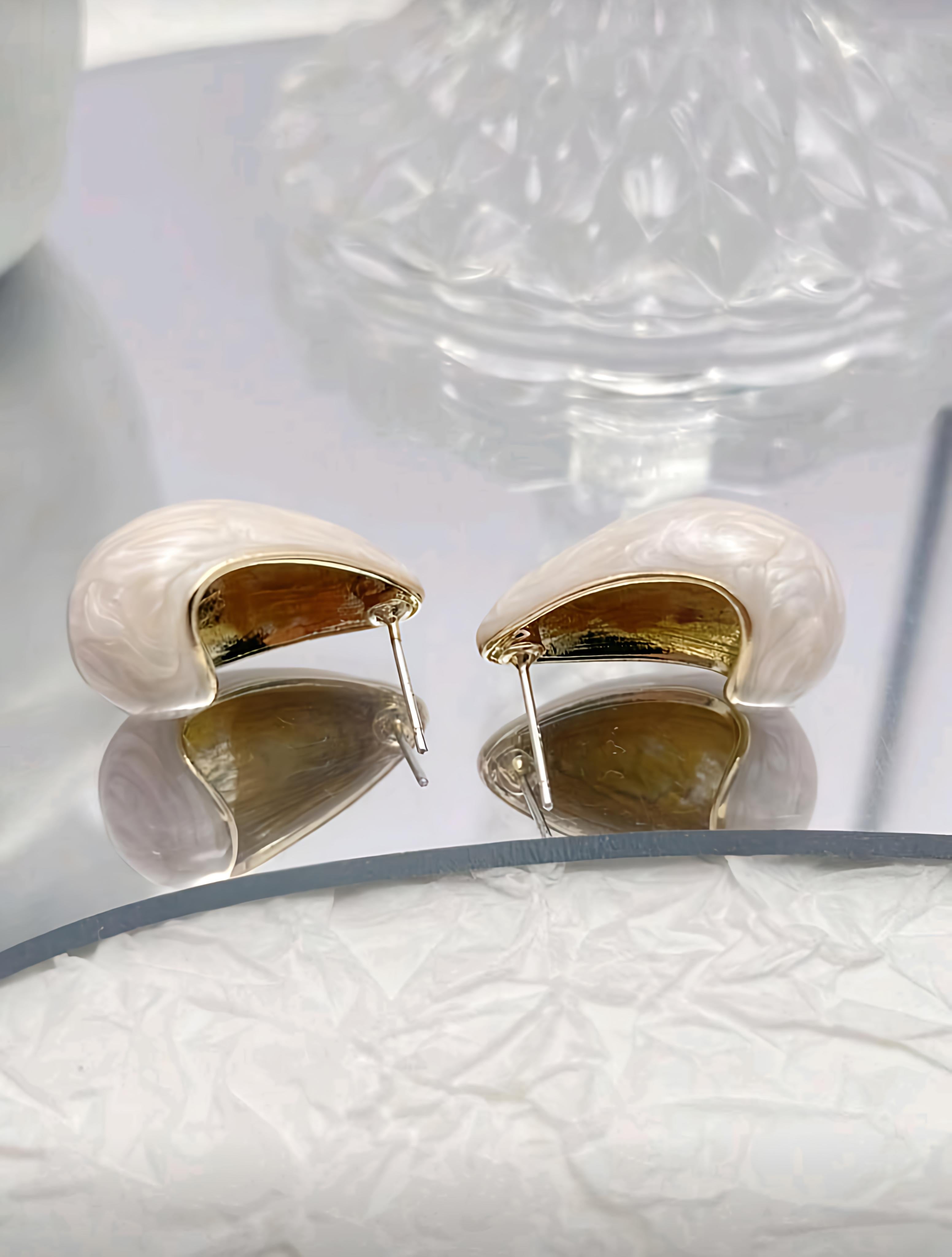 🤍Resin Mellow | White Water Drop Oil-Effect Stud Earrings