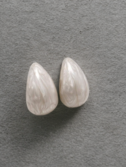 🤍Resin - Mellow White Water Drop Oil-Effect Stud Earrings