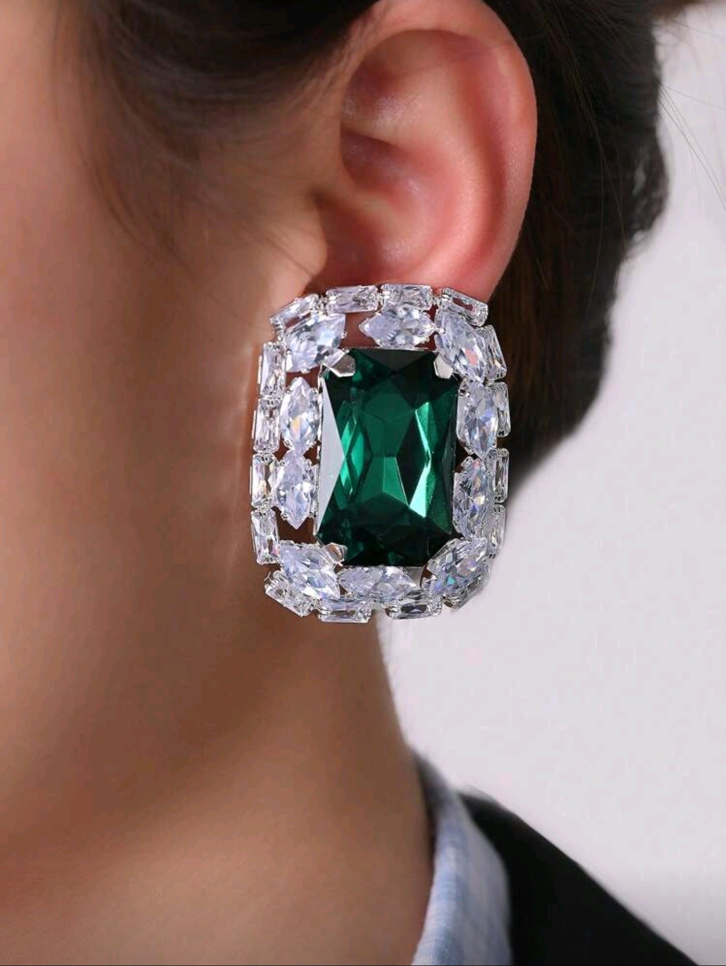 💚Clip-on Emerald Stud - Silver Geometric Crystal Clip-On Earrings
