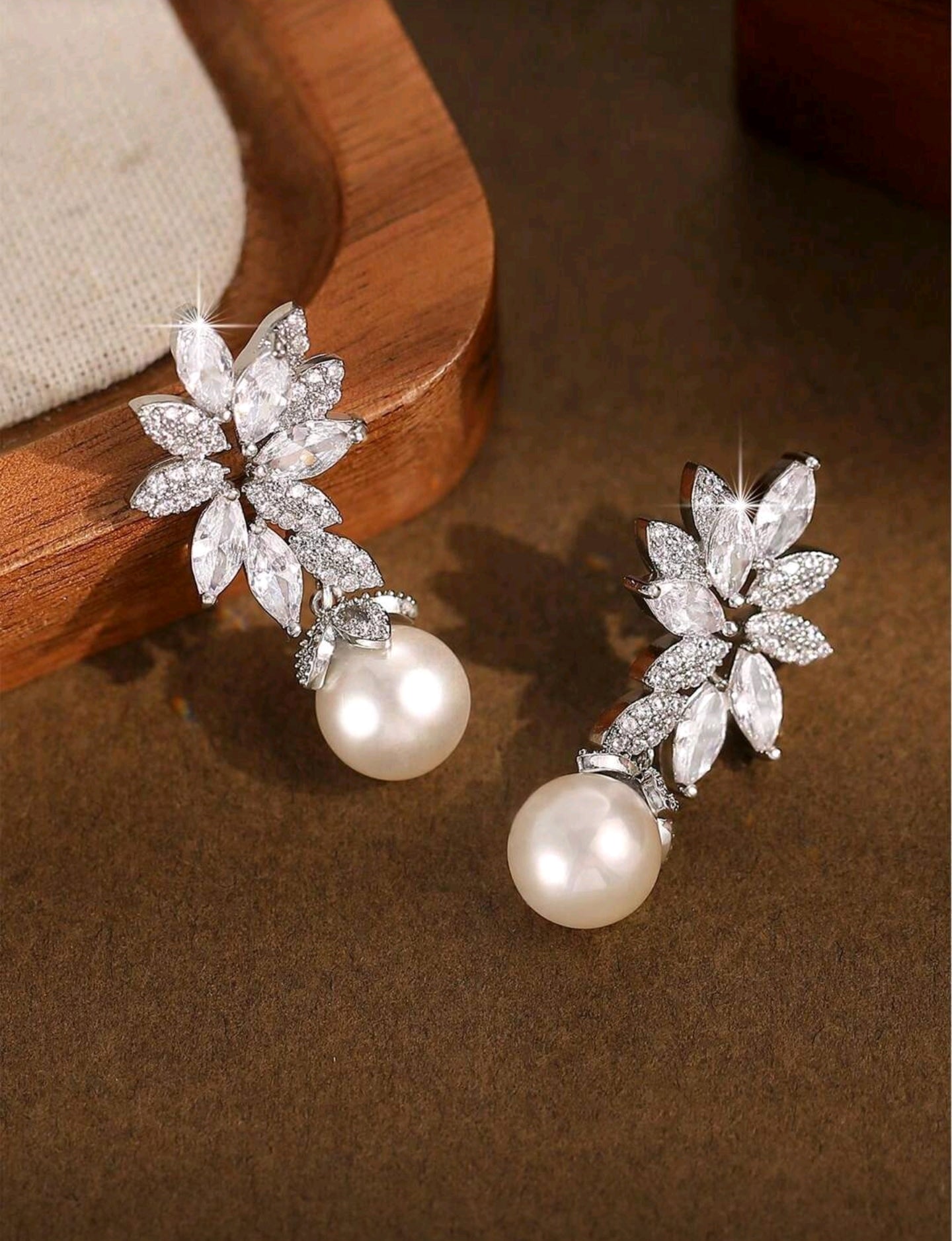 🌸Halo glow -Elegant CZ Shell & Faux Pearl Flower Dangle Earrings