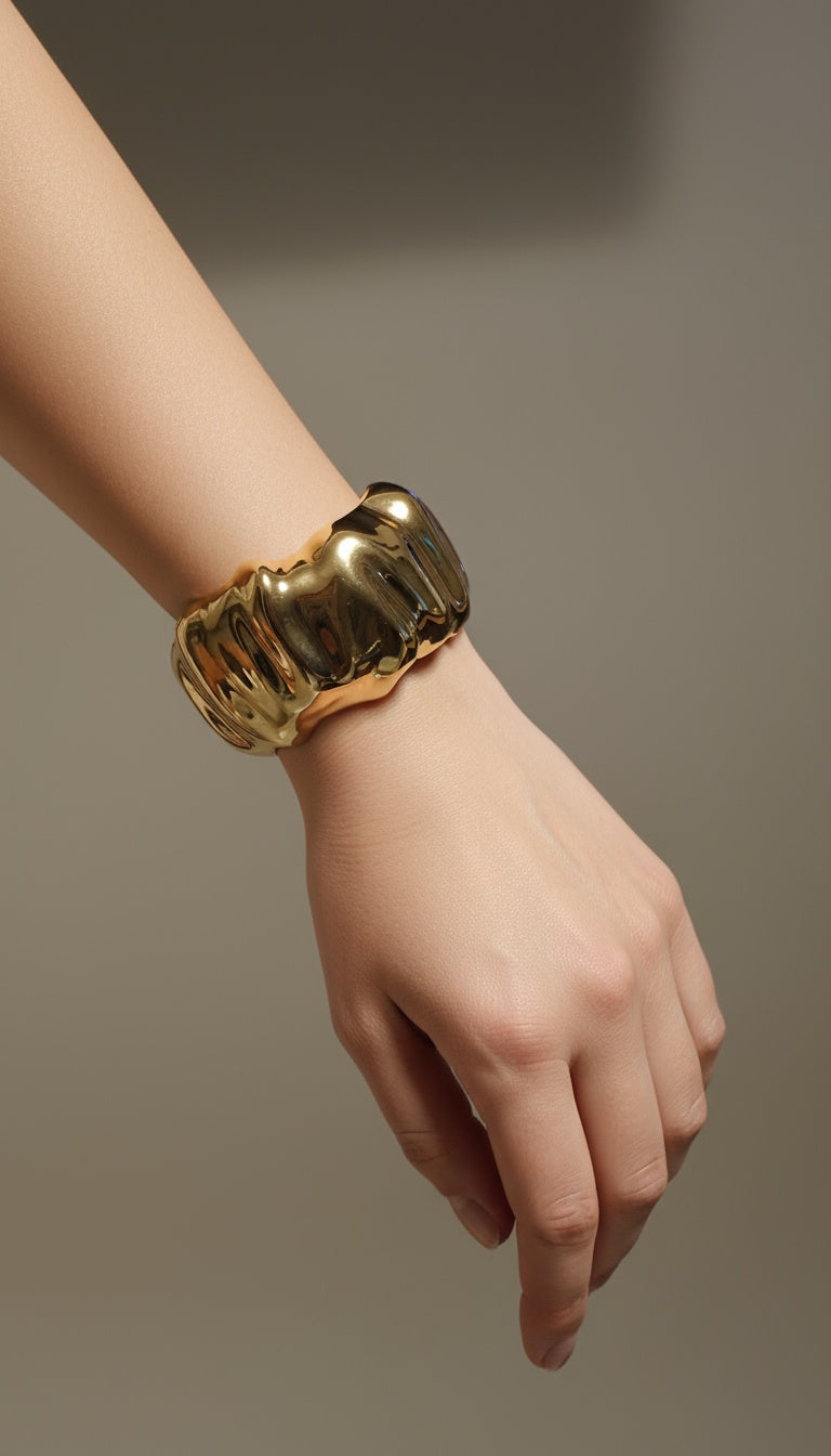 Patterned Stainless-Steel Bangle – Elegant Detailing, Lasting Shine