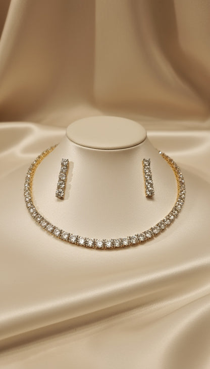 The Golden Show Stopper – Timeless Radiance in Gold Polish