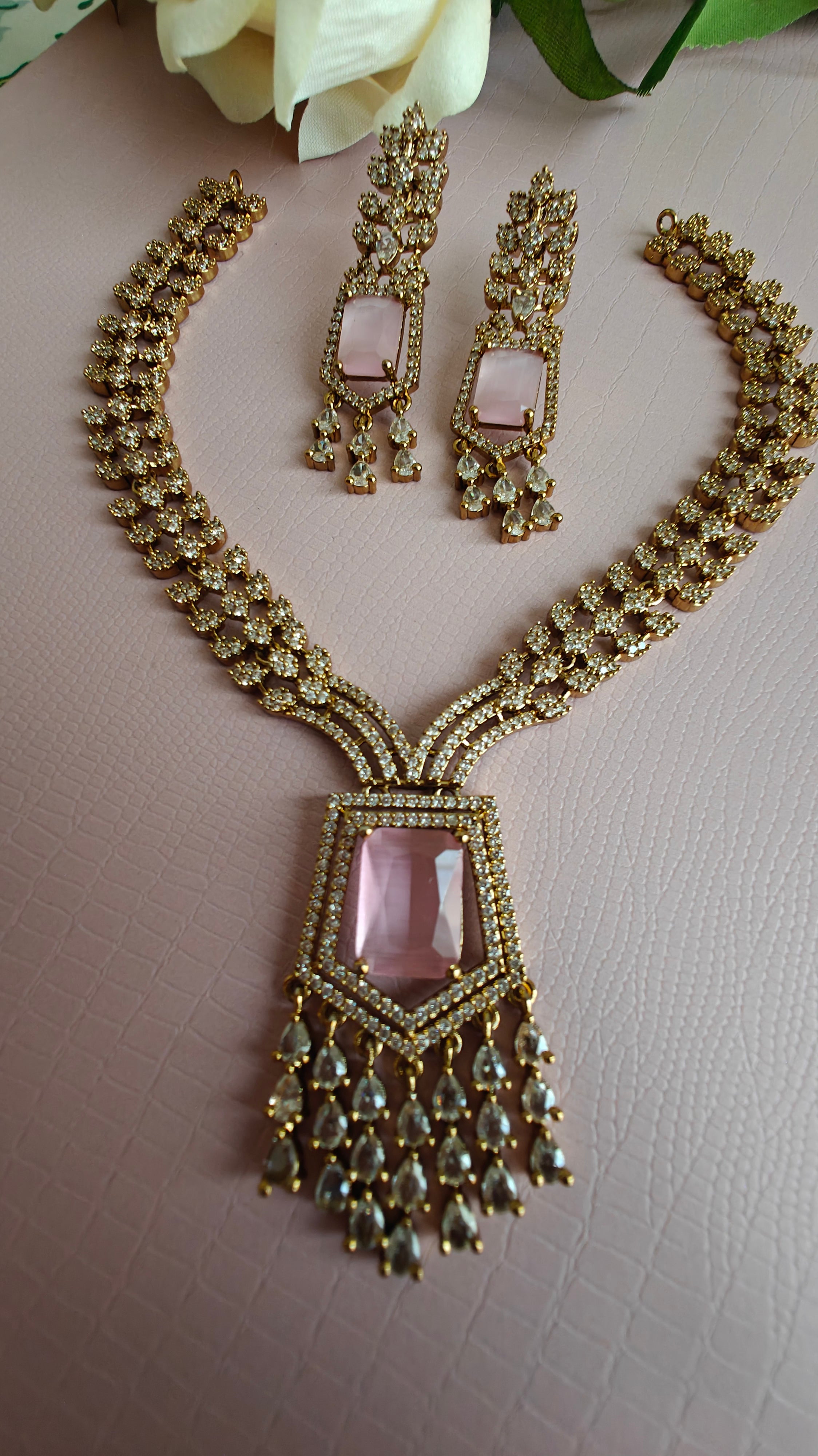 Sheer Lady Necklace Set