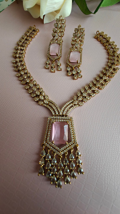 Sheer Lady Necklace Set